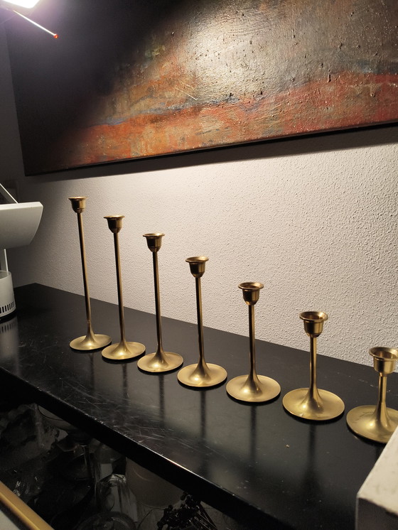 Image 1 of Set di 7 candelieri a forma di tromba in ottone modernista dal design vintage