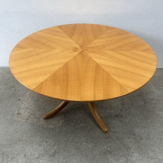 Image 1 of Table basse ronde, noyer, marque : Alma