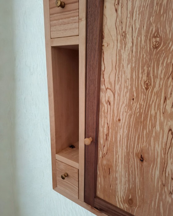 Image 1 of Armadio a muro in legno massiccio