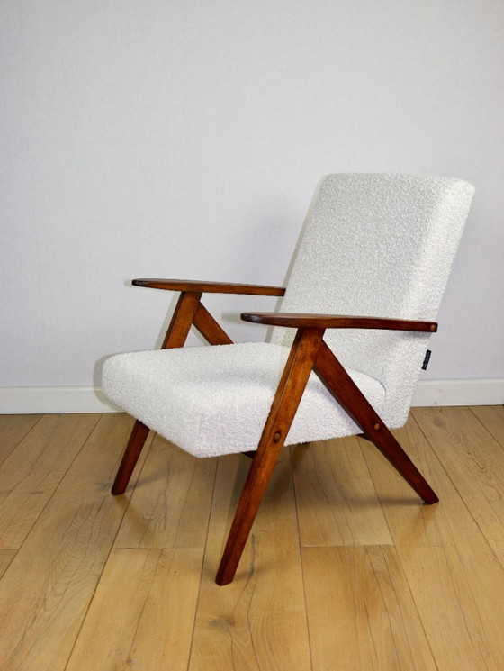 Image 1 of Vintage fauteuil B-310 VAR wit bouclé structuur jaren 70 - bruin hout