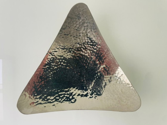 Image 1 of Vintage triangular metal bowl on a base – hammered texture