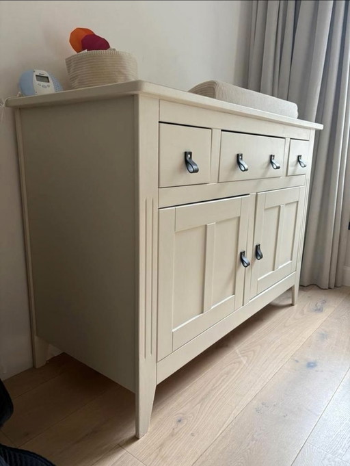 Einzigartiger Kleiderschrank und Kommode