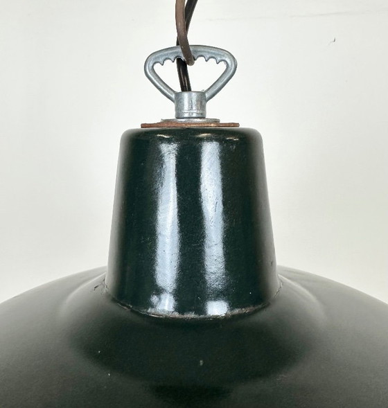 Image 1 of Industriële Franse donkergroene emaille fabriekslamp, jaren 60