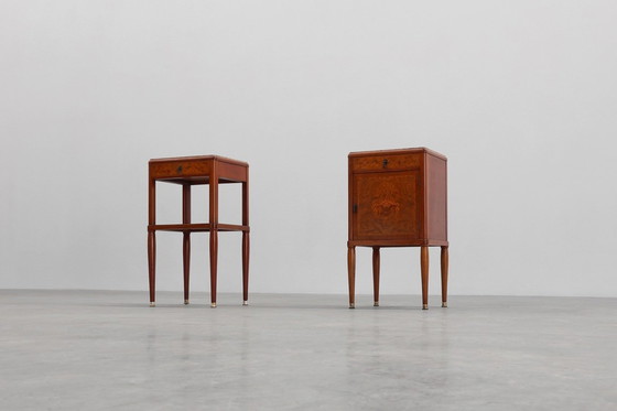 Image 1 of Paar französische Art-Deco-Nachttische mit Intarsien und Marmorplatten, 1940er Jahre