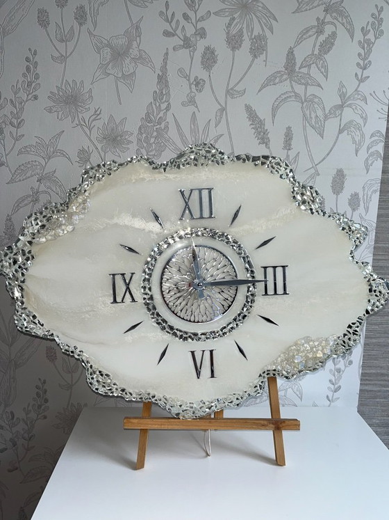 Image 1 of Horloge murale artisanale en résine époxy