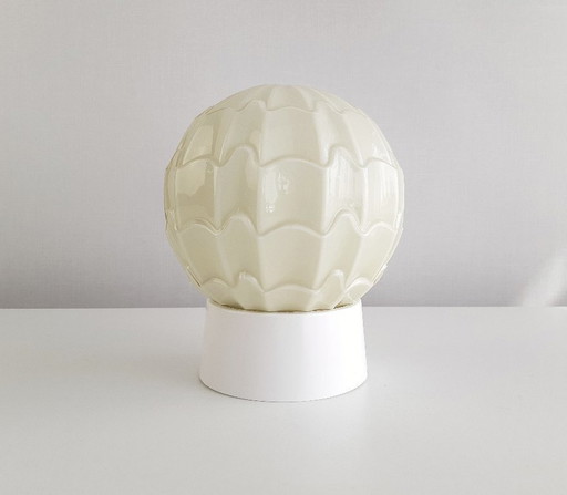 Beige groene glazen plafondlamp van Thabur in Den Haag, Medium variant, art deco lamp glazen bol