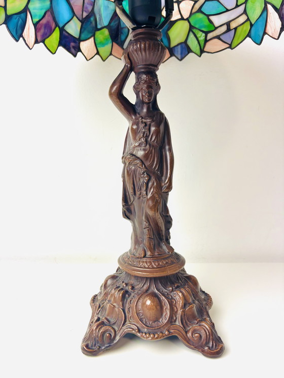 Image 1 of Lampe de table Art Déco style Tiffany, statue de femme
