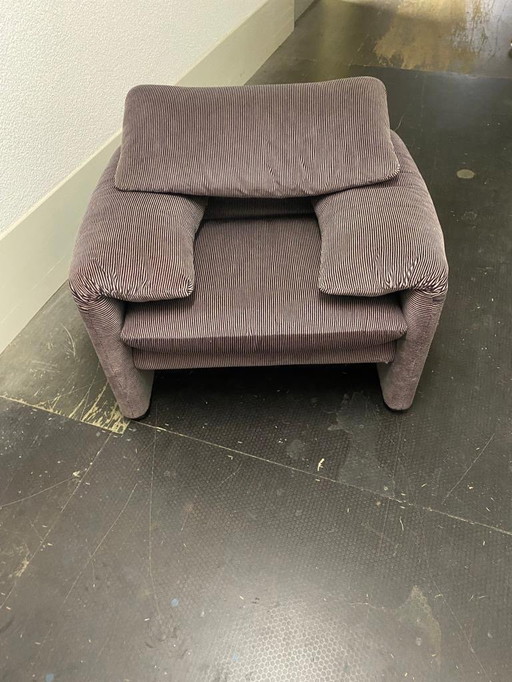 Armchair, 675 Maralunga Armchair - Vico Magistretti - Cassina