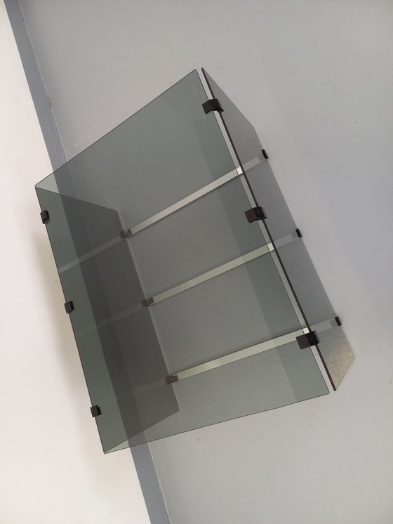 Image 1 of Vintage salontafel van gerookt glas, zwart metaal en gegoten aluminium uit de jaren 70
