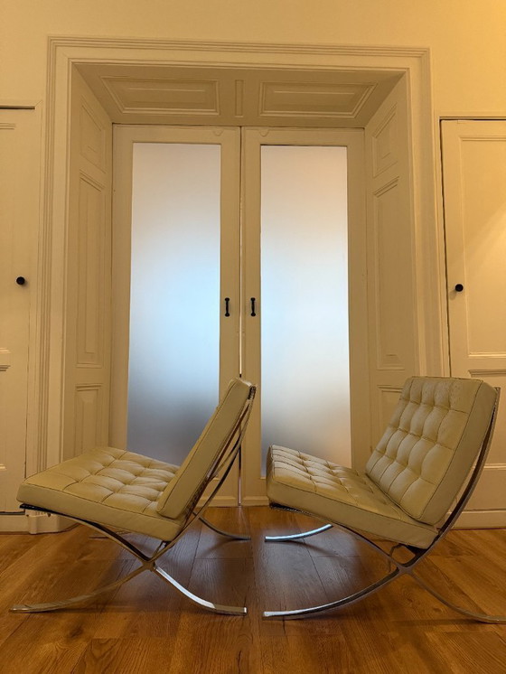 Image 1 of Juego de 2 réplicas de la silla Barcelona Lounge – Estilo Mies van der Rohe – Piel color crema