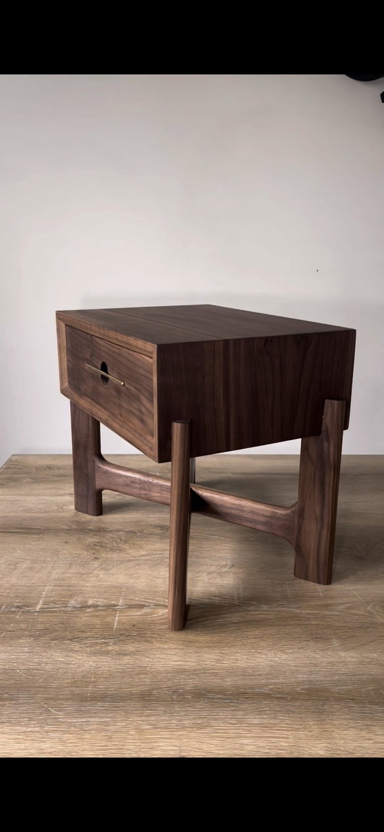 Image 1 of Nachtkastje massief Walnotenhout zelf gemaakt
