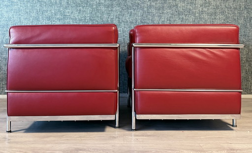 2 vintage LC2 Le Corbusier stoelen in rood leer, Italië, jaren 80