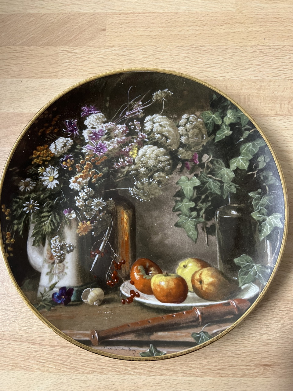 Piatto di porcellana, Kees van den Berg, Natura morta con fiori selvatici