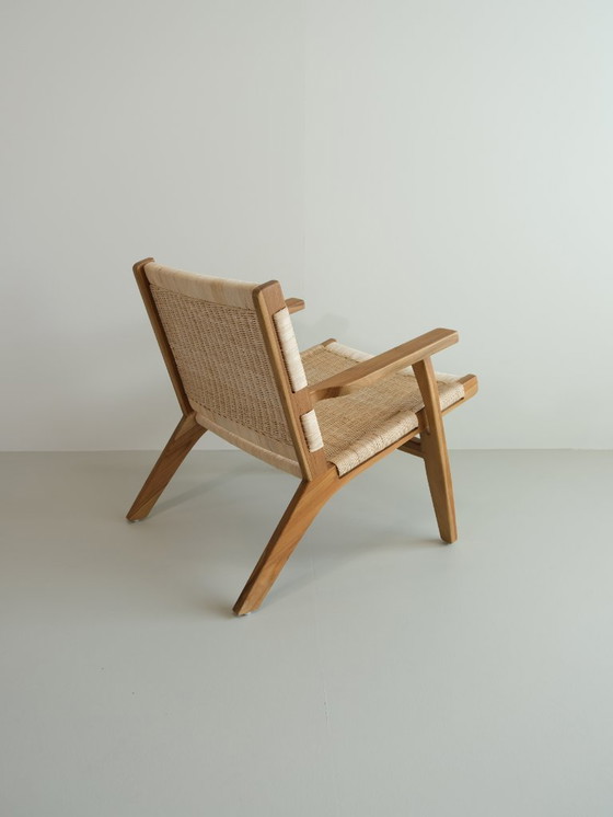 Image 1 of Poltrona lounge Valbona realizzata in teak massello e rattan intrecciato a mano.