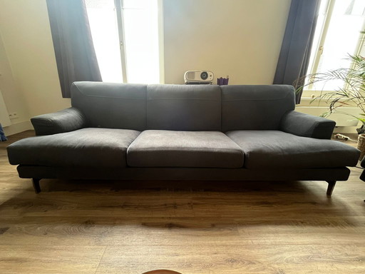 Trois et deux places de Molteni & C, Hug Sofa. Design Arik Levy