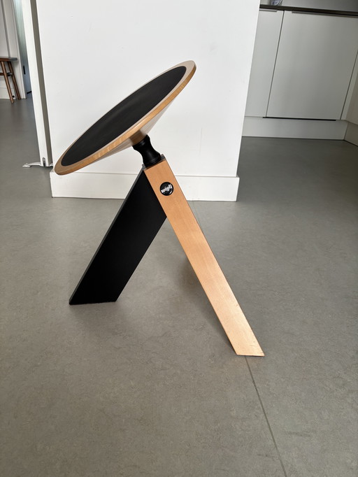 Wigly stool
