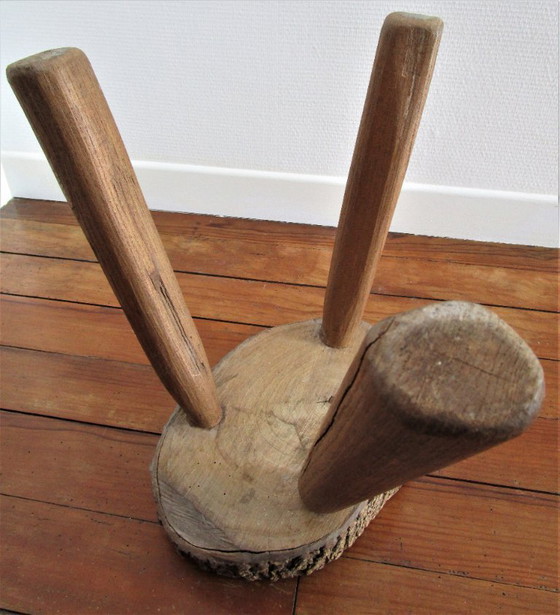 Image 1 of Dreibeiniger Hocker aus Holz französische Volkskunst