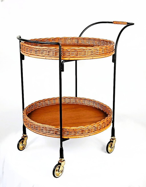 Carrito de bar de ratán de moda