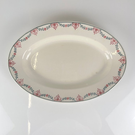 Image 1 of Plat oval Longwy, motif à guirlande rose et vert, début XXe s.