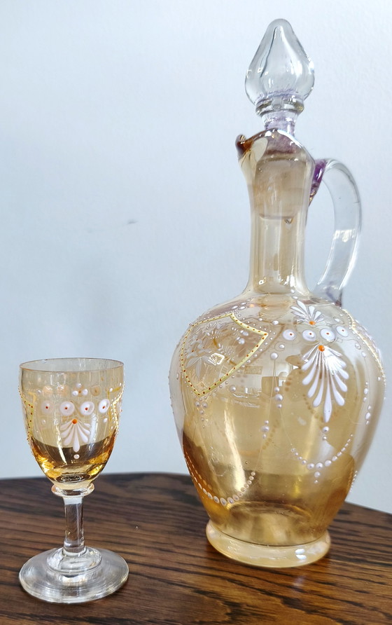 Wunderschöne Antike Böhmische Bernsteinfarbene Glaskaraffe & Likörglas-Set – Handbemaltes Hoch-Email, ca. (photo 2 of 12)