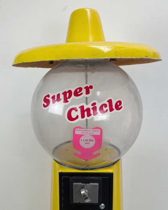 Image 1 of Vintage kauwgomdispenser “Super Chicle” – geel, jaren 60