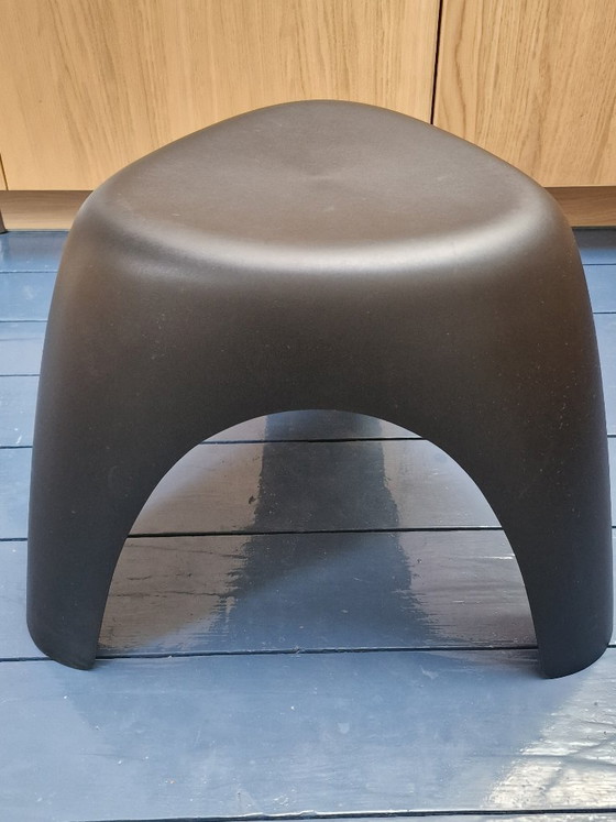 Black Elephant Stool Sori Yanagi / Vitra – Plastic (photo 6 of 10)