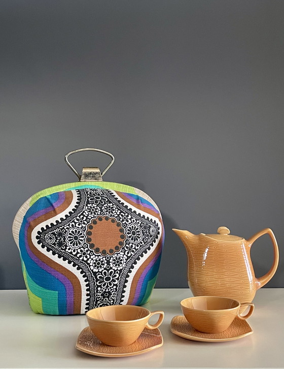 Image 1 of Copriteiera vintage con stampa floreale retrò e interno lilla