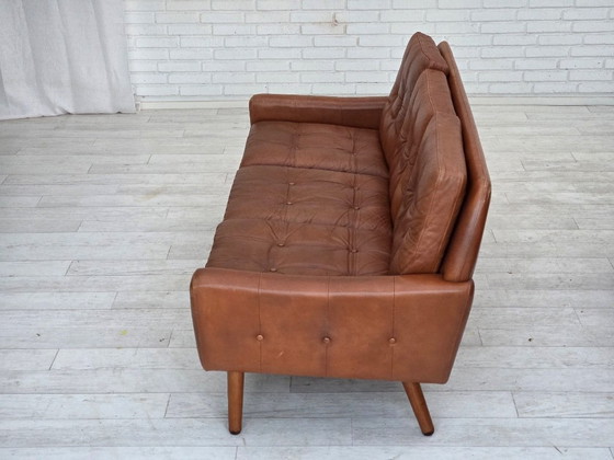 Image 1 of Dänisches 3-Sitzer-Sofa aus den 1970er Jahren, braunes Möbelleder mit Patina.
