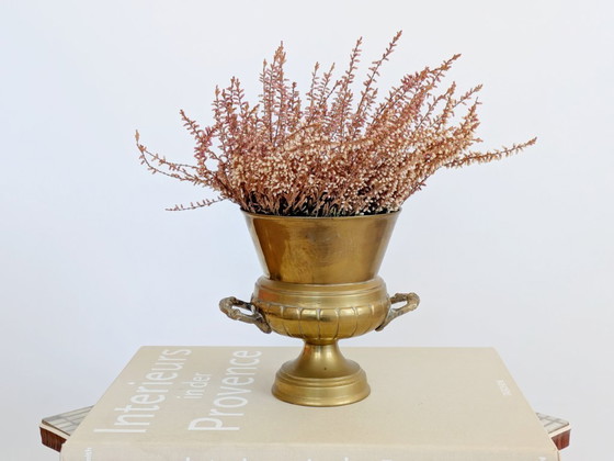 Image 1 of Cache-pot sur pied en laiton vintage, orné, style classique des années 1960