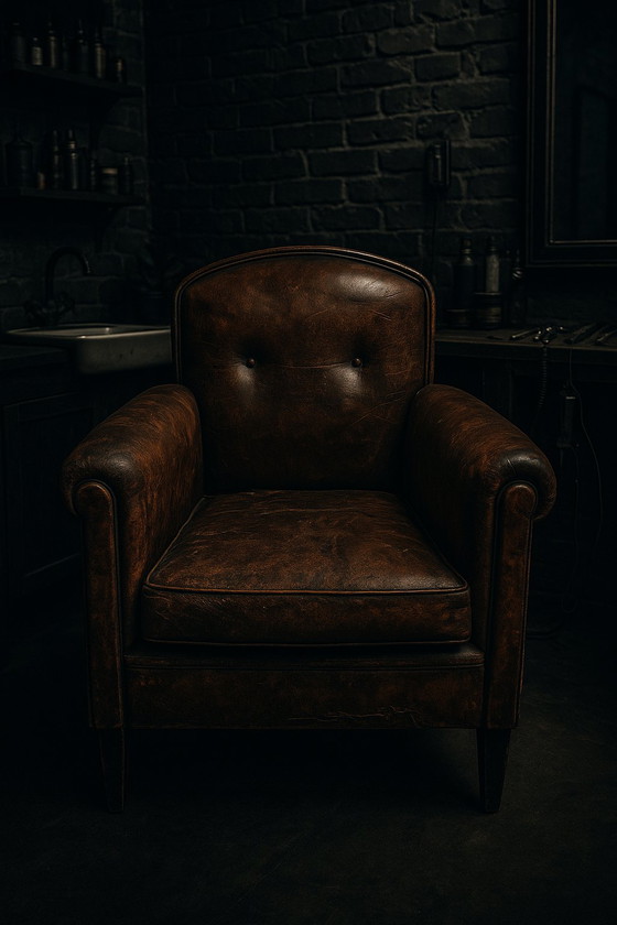 Image 1 of Vintage schaaplederen club stoel-rauwe patina, Mancave essential