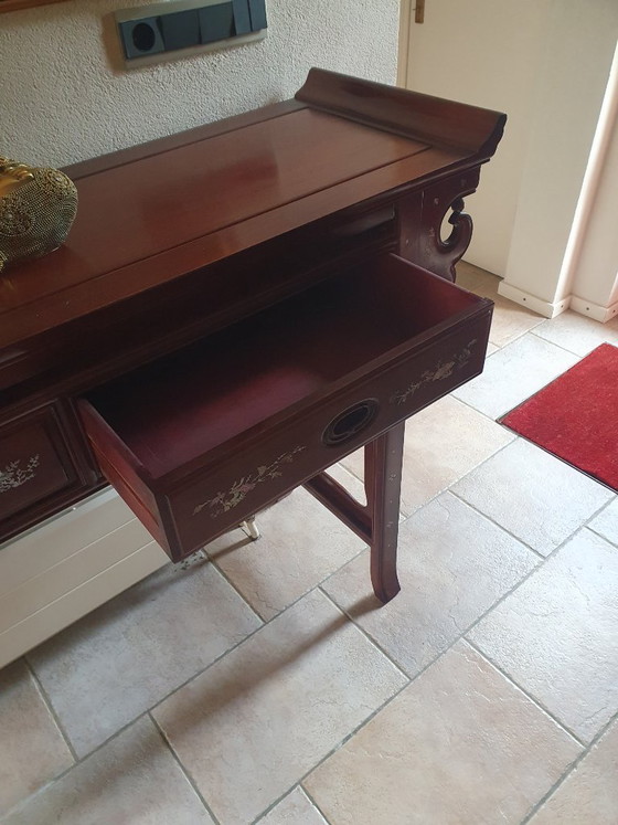 Image 1 of Exclusieve Thaise Altaartafel (142cm) – Handgemaakt met Veelkleurig Parelmoer