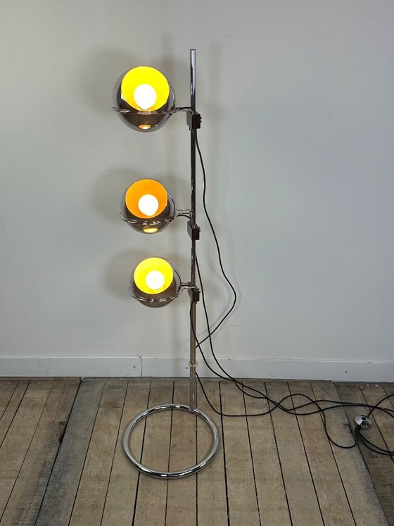 Image 1 of Vintage vloerlamp in ruimtetijdstijl met "oogbol" en 3 chromen bollen, jaren 70.