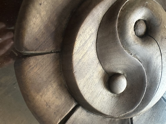 Image 1 of Plat Déco Vintage Bois Massif Sculpté Yin et Yang Diamètre 28 cm
