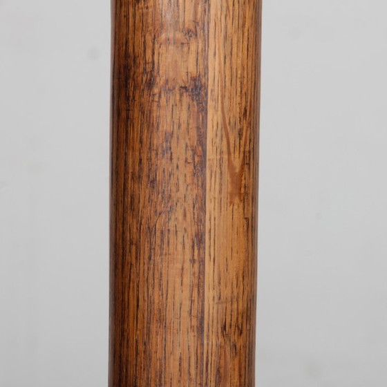Image 1 of Lámpara de pie de roble que data de la década de 1950.