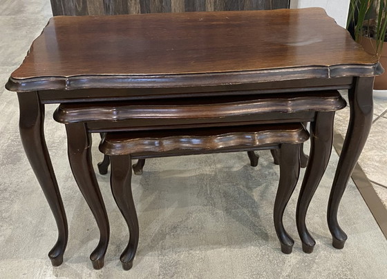 Image 1 of Ensemble de 3 tables basses gigognes rustiques style Louis XV 1950