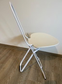 Chaise pliante design Dafne de Thema, conçue par Gastone Rinaldi