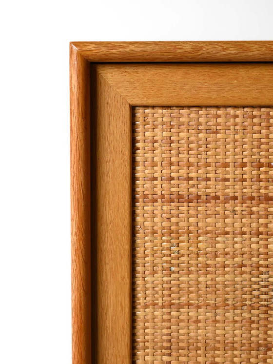 Image 1 of Scandinavische eiken kast met geweven rotan deuren
