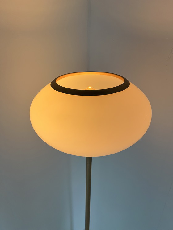 Image 1 of Stehlampe aus Milchglas, 60er Jahre