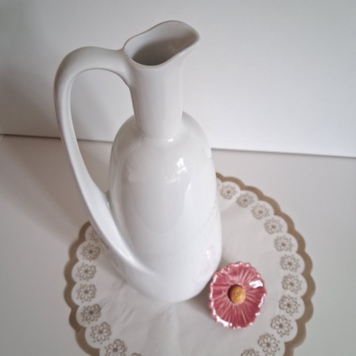 Weißer Porzellankrug/Einzelblumenvase aus der Mitte des 20. Jahrhunderts – vazen, Porcelain (photo 2 of 9)