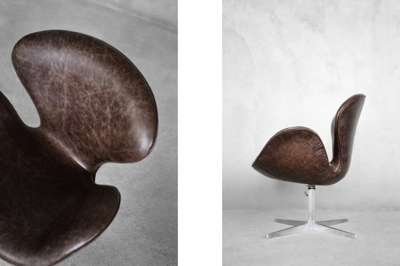 Image 1 of Mid-Century Danish Modern Brown Leather Swan Chair by Arne Jacobsen for Fritz Hansen, 1958