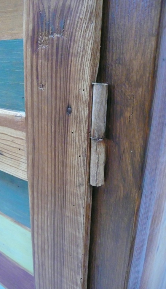 Image 1 of Antiker Spind Werkstattschrank Dielenschrank 2 Türen Naturholz + Shabby Bunt