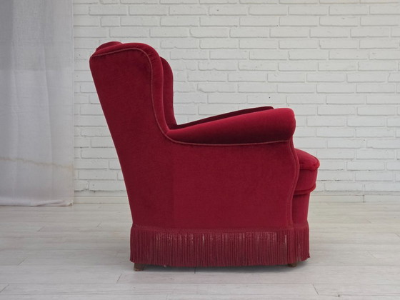 Image 1 of 1960s, fauteuil danois, velours rouge, pieds en hêtre.