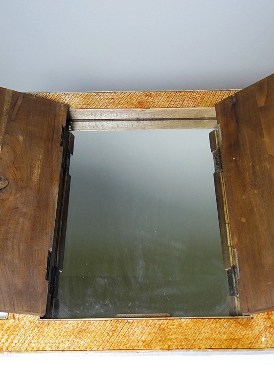 Image 1 of Espejo de ventana de Rajastán en hueso pintado a mano con decoración ecuestre, antiguo, principios del siglo XX.