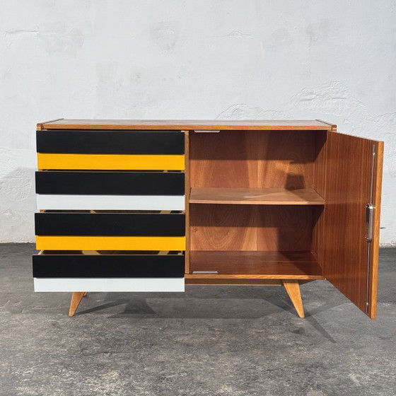 Credenza U-450 di Jiří Jiroutek per Interier Praha, anni '60 – Credenze, Legno (photo 6 of 13)