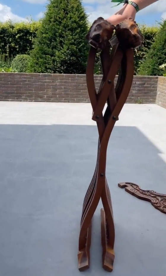 Image 1 of Sedia pieghevole Savonarola in legno intagliato con teste di leone – vintage ca. 1910–1950