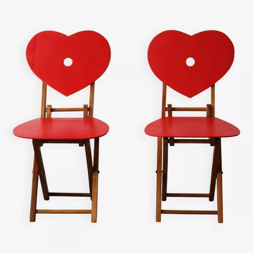 Par de sillas plegables vintage de madera para niños.