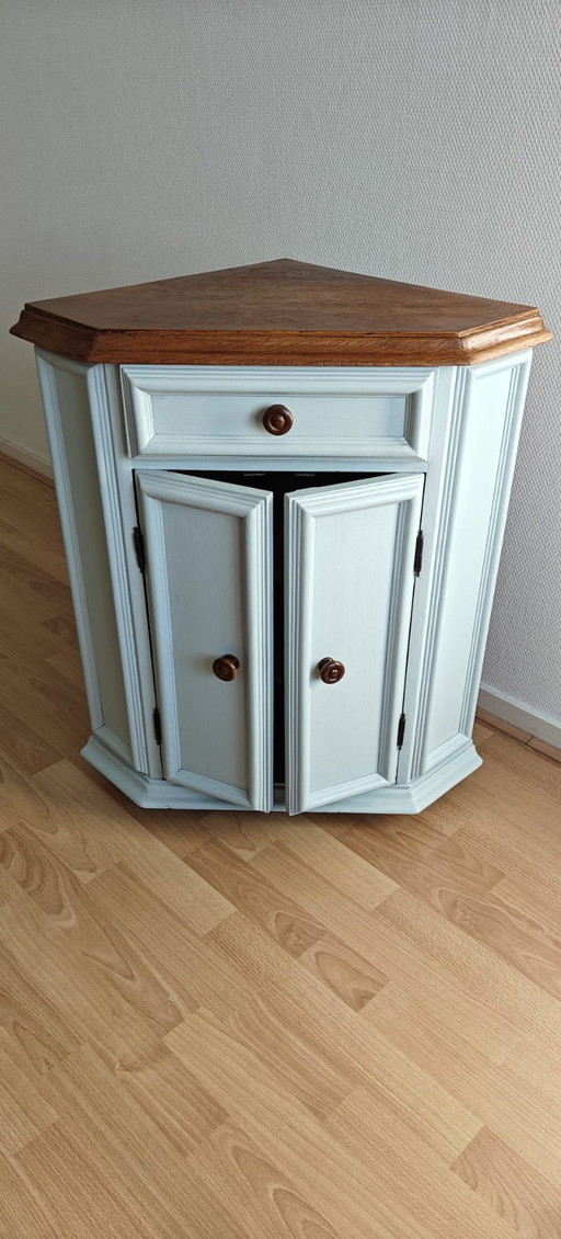 Country-style corner cupboard