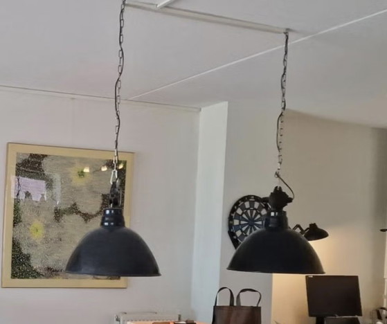 Image 1 of 2 lampes industrielles
