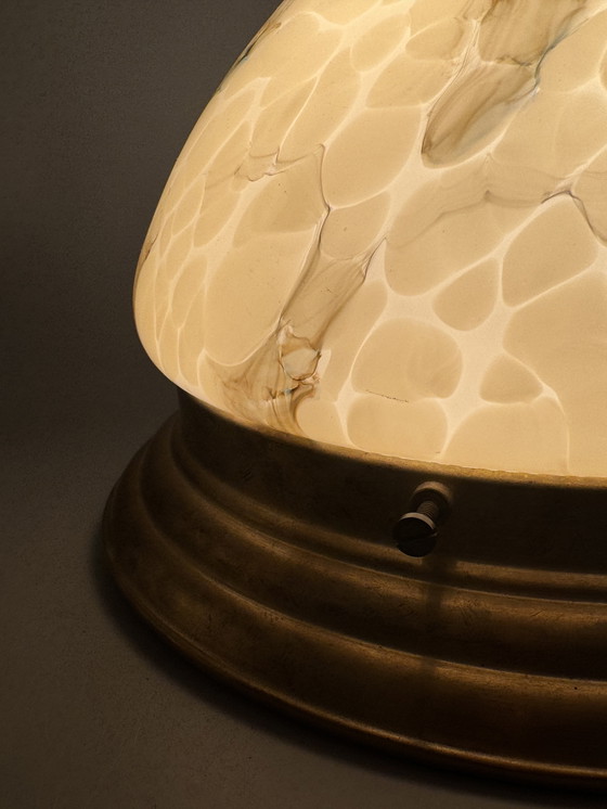 Image 1 of Vintage gemarmerde plafondlamp – elegantie in glas en messing