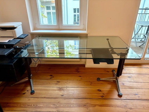 Mesa de cristal Herman Miller, diseñada por Bruce Burdick.